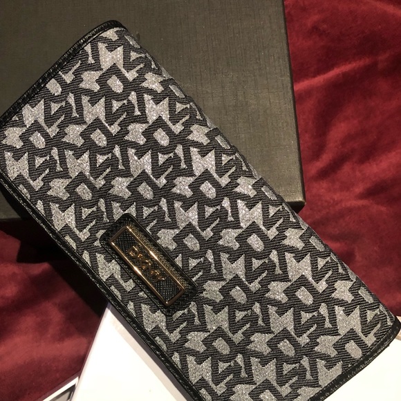 Wallet - Picture 3 of 8